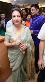 Sharmila Tagore at the launch of  Sunar jewellery shop Karol Bagh in New Delhi on 22nd April 2015 (13)_5537b4514d45b.jpg
