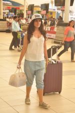 Richa Chadda snapped at airport with Jerry Pinto_s Helen book and candy bag on 23rd April 2015 (9)_553a0bae9bc1f.JPG