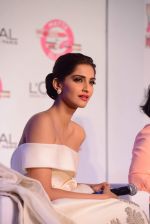 Sonam Kapoor with l_oreal Paris unveil Matte or Gloss as the beauty trend for Cannes 2015 on 25th april 2015 (126)_553c932ab8ee3.JPG