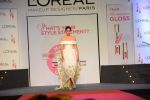 Sonam Kapoor with l_oreal Paris unveil Matte or Gloss as the beauty trend for Cannes 2015 on 25th april 2015 (38)_553c92e4a80be.JPG