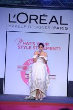 Sonam Kapoor with l_oreal Paris unveil Matte or Gloss as the beauty trend for Cannes 2015 on 25th april 2015 (46)_553c90bd6e549.JPG