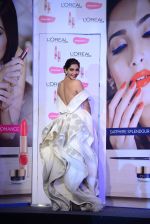 Sonam Kapoor with l_oreal Paris unveil Matte or Gloss as the beauty trend for Cannes 2015 on 25th april 2015 (62)_553c930a5cd82.JPG
