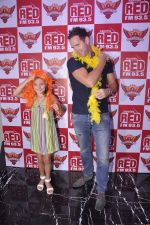 at RED FM bash for Sunrisers Hyderabad team in Lower Parel on 26th April 2015 (12)_553de45245a14.JPG