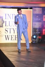 Akshay Kumar at India Luxury week meet in Bandra, Mumbai on 28th April 2015 (107)_5540856aa57cb.JPG