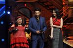 Anushka Sharma, Ranbir Kapoor on the sets of India_s Got Talent in Filmcity, Mumbai on 28th April 2015 (13)_5540846cbf2a4.JPG