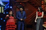 Anushka Sharma, Ranbir Kapoor on the sets of India_s Got Talent in Filmcity, Mumbai on 28th April 2015 (8)_554083c49edb5.JPG