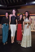 Urvashi Rautela, Krishika Lulla at India Luxury week meet in Bandra, Mumbai on 28th April 2015 (116)_554087e4bd563.JPG