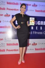 Madhuri Dixit at the launch of Leena Mogre fitness book in Bandra, Mumbai on 30th April 2015 (73)_5543790744aed.JPG