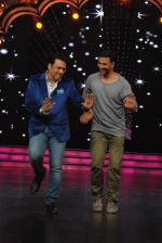 Akshay Kumar and Shruti Haasan promoting Gabbar on the sets of DID Super Moms (4)_5544d5d4d5dbb.jpg