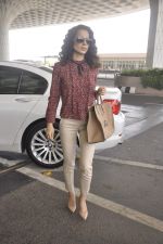 Kangana Ranaut snapped as she leaves for Delhi for the National Award ceremony on 2nd May 2015 (10)_554603c16beaa.JPG