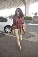 Kangana Ranaut snapped as she leaves for Delhi for the National Award ceremony on 2nd May 2015 (15)_554603c98b372.JPG