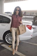 Kangana Ranaut snapped as she leaves for Delhi for the National Award ceremony on 2nd May 2015 (8)_554603bf0a58a.JPG