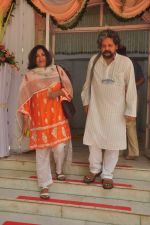 Amole Gupte at Abhishek Kapoor & Pragya Yadav Wedding at Isckon temple on 3rd May 2015 (37)_55486a8231245.JPG