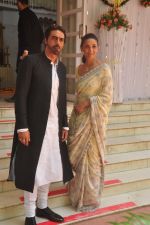 Arjun Rampal, Mehr Jessia at Abhishek Kapoor & Pragya Yadav Wedding at Isckon temple on 3rd May 2015 (35)_55486aa142315.JPG
