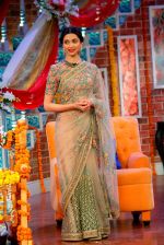 Deepika Padukone in Sabyasachi on the sets of comedy Nights with Kapil on 4th May 2015 (2)_55488bd52e2e3.JPG