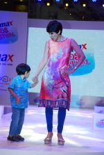 Mandira Bedi at Max kids fashion show in Mumbai on 5th May 2015 (27)_5549fcce13982.JPG