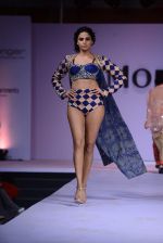 Model walk the ramp for Modart fashion show and Lingerie show on 5th may 2015 (337)_5549fad14af87.JPG