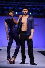 Model walk the ramp for Modart fashion show and Lingerie show on 5th may 2015 (451)_5549fb5805950.JPG