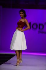 Model walk the ramp for Modart fashion show and Lingerie show on 5th may 2015 (475)_5549fb76ab455.JPG
