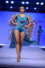 Model walk the ramp for Modart fashion show and Lingerie show on 5th may 2015 (49)_5549fc1f091b7.JPG
