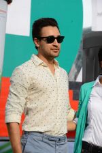 Imran Khan snapped at a product promotion event on 9th May 2015 (71)_554e1adced142.JPG