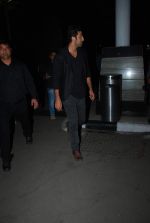 Ranbir Kapoor snapped as they return from Kolkata on 8th May 2015 (12)_554e008dd604d.JPG