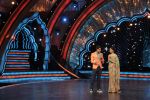 Deepika Padukone on the sets of DID Super Moms in Famous on 12th May 2015 (63)_55532359f2970.JPG