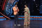 Deepika Padukone on the sets of DID Super Moms in Famous on 12th May 2015 (66)_5553235ea8cb5.JPG