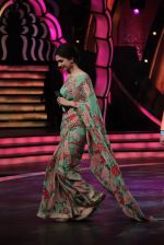 Deepika Padukone on the sets of DID Super Moms in Famous on 12th May 2015 (76)_5553236d67005.JPG