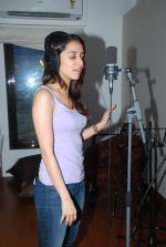 Shraddha Kapoor record rap song in Sachin Jigar recording Studio on 12th May 2015 (6)_555324238dea8.JPG