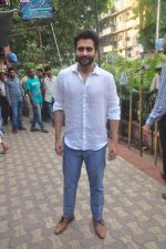 Jackky Bhagnani at Welcome to Karachi promotions in Karachi Sweets, Bandra on 15th May 2015 (69)_5557291780763.JPG