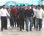 Salman Khan snapped at airport in Mumbai on 19th May 2015 (4)_555c28e5c17c8.JPG
