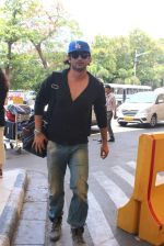 Sushant Singh Rajput snapped at airport  on 24th May 2015 (18)_5562f493e3c33.JPG