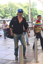 Sushant Singh Rajput snapped at airport  on 24th May 2015 (20)_5562f4964cb8a.JPG