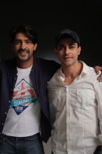 Suahil Zargar and Gautam Rode shoot for music video O Meri jaan in Jogeshwari on 25th May 2015_556450958b360.JPG