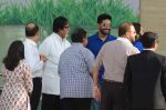 Abhishek bachchan at the launch of Reliance Foundations Jio Gardens and organises Young Champs Football match on 27th May 2015 (101)_5566e600c890f.JPG