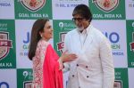 Amitabh Bachchan at the launch of Reliance Foundations Jio Gardens and organises Young Champs Football match on 27th May 2015 (176)_5566e67033e96.JPG