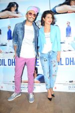 Priyanka Chopra,Ranveer Singh at Dil Dhadakne Do screening in Mumbai on 28th May 2015 (36)_55684542954db.JPG