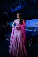 Sonakshi Sinha walks for bmw india bridal week preview in delhi on 28th May 2015 (249)_55684aec646e4.JPG