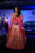 Sonakshi Sinha walks for bmw india bridal week preview in delhi on 28th May 2015 (25)_55684a3912398.JPG