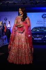 Sonakshi Sinha walks for bmw india bridal week preview in delhi on 28th May 2015 (26)_55684a39ea0be.JPG