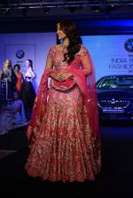 Sonakshi Sinha walks for bmw india bridal week preview in delhi on 28th May 2015 (27)_55684a3acdf9f.JPG