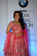 Sonakshi Sinha walks for bmw india bridal week preview in delhi on 28th May 2015 (270)_55684afd5433c.JPG