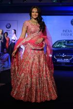 Sonakshi Sinha walks for bmw india bridal week preview in delhi on 28th May 2015 (44)_55684a4a2e7fe.JPG