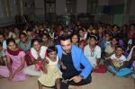 Ajaz Khan spends time with kids in Mumbai on 29th May 2015 (3)_5569a3f903731.JPG