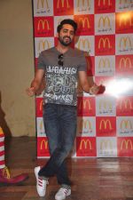 Ayushmann Khurrana and Ronald McDonald celebrate No TV Day with children from Catherine of Sienna School and Orphanage in Mumbai on 29th May 2015 (8)_5569a40e231e7.JPG