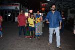 Madhavan with his family at Siddhivinayak on the occasion of his bday on 1st June 2015 (12)_556c600ddce3c.JPG