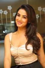 Sonal Chauhan Photoshoot on 1st june 2015 (31)_556d74b7ed7ae.jpg