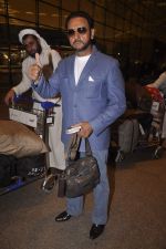 Gulshan grover snapped at the airport on 3rd June 2015 (17)_557018a3337a1.JPG