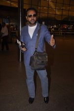 Gulshan grover snapped at the airport on 3rd June 2015 (5)_5570189a2578f.JPG